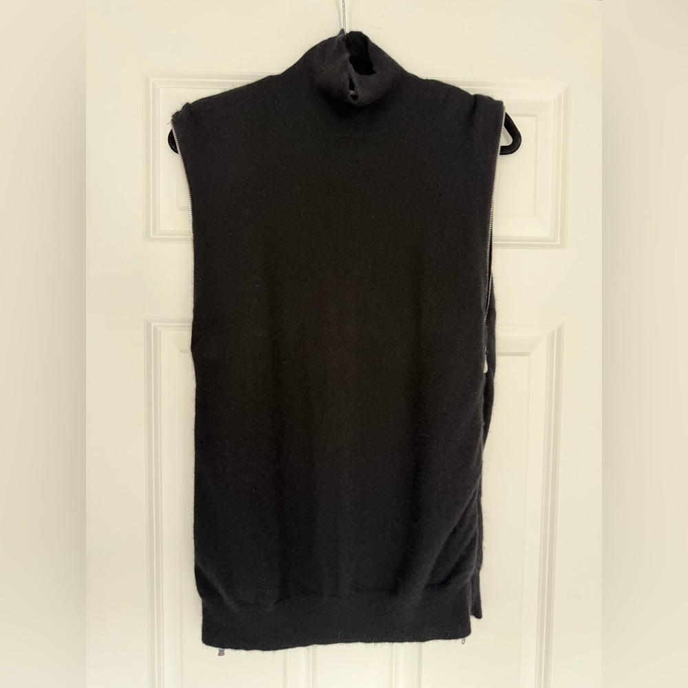 Cashmere sweater vest with silver side zips
